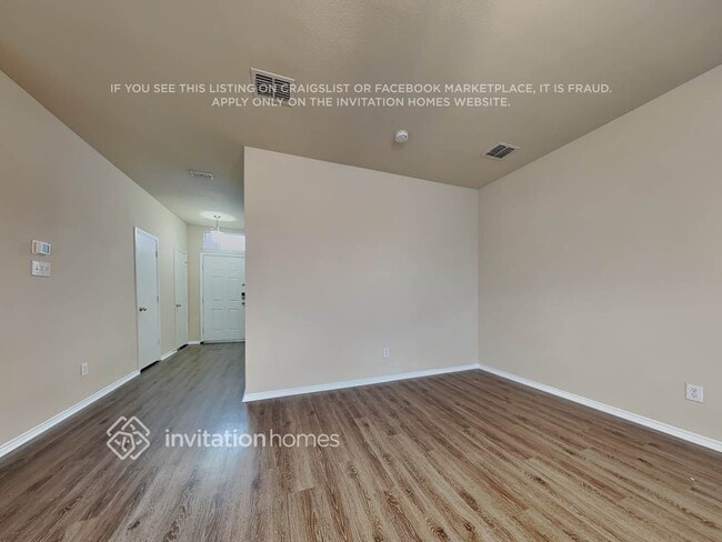 Photo - 340 NW Summercrest Blvd