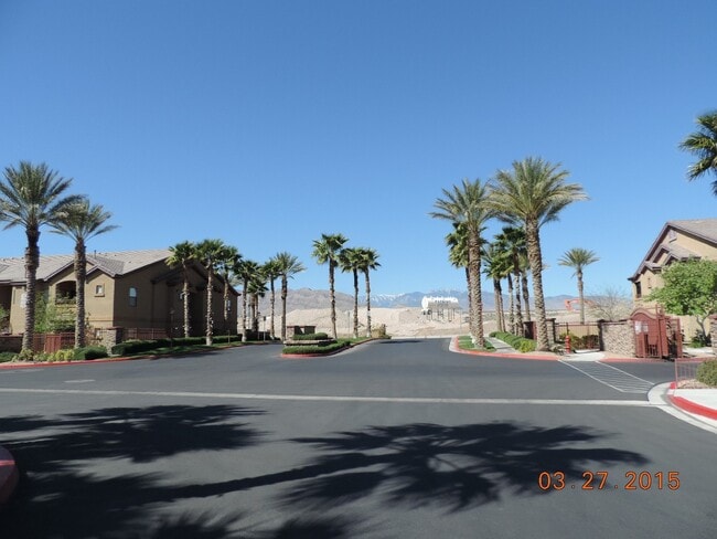 Building Photo - NW 1st floor condo