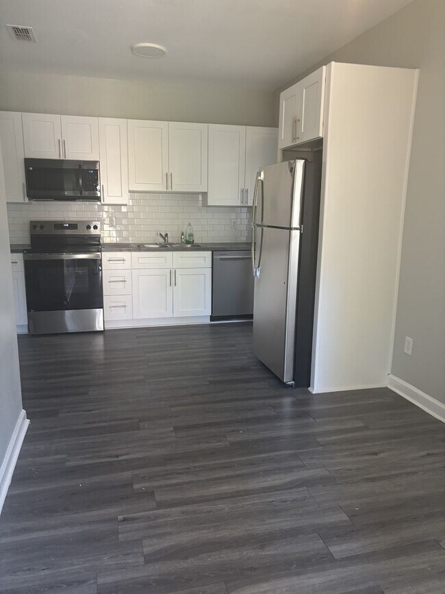 Photo - Cozy Two Bedroom, 1 Bath (Plus Bonus room) Home - Across the Street from the Set at FAMU!