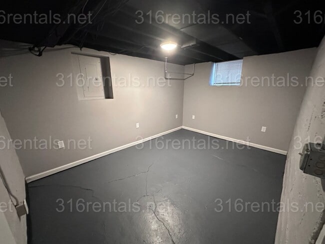 Photo - $825 - 3 bed 1 bath - Beautiful apartment ... Unit 3612 E 2nd St N - 3