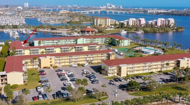 Building Photo - furnished apartment with intracoastal acce...