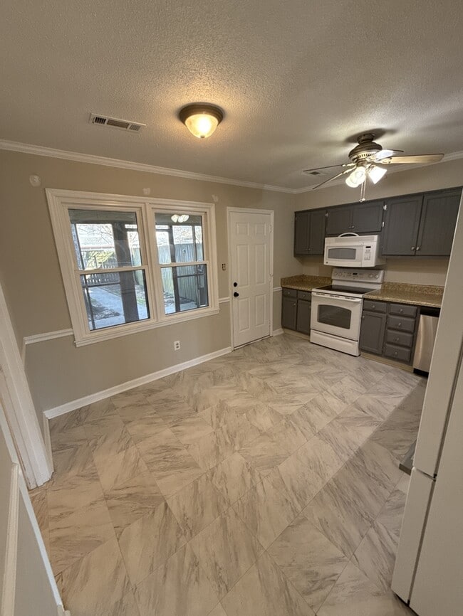 Photo - 2151 Westmead Dr SW