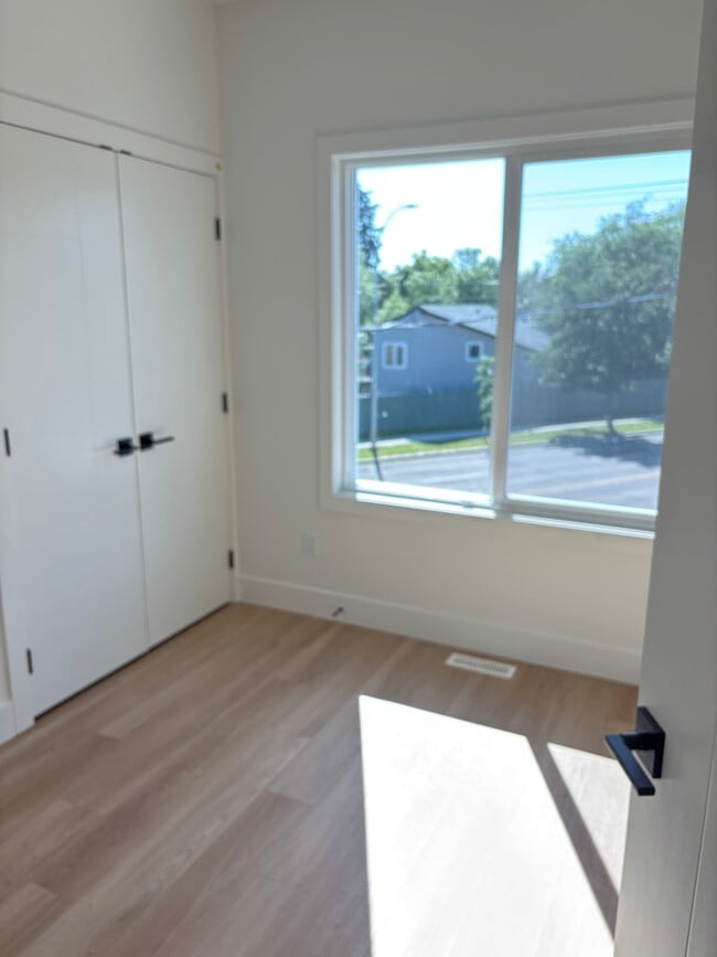 9302 90 St NW
