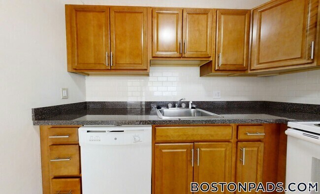 Building Photo - 376 Sunderland Rd Rental