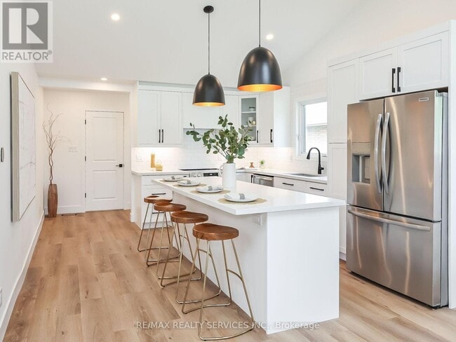 Photo - 6364 Sherwood Rd