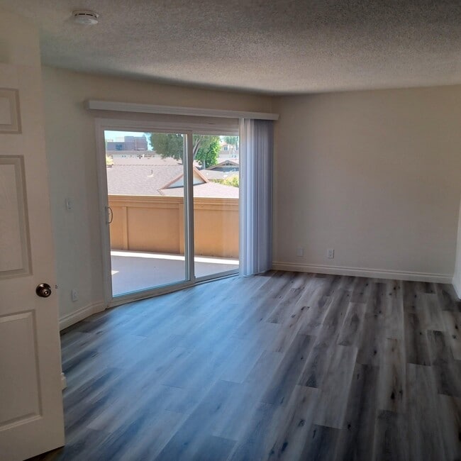 Photo - 4901 Heil Ave Unidad Jr-1