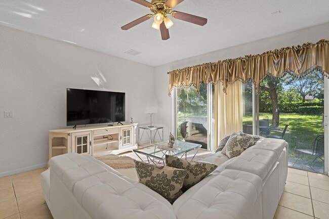 Photo - 315 Berenger Walk