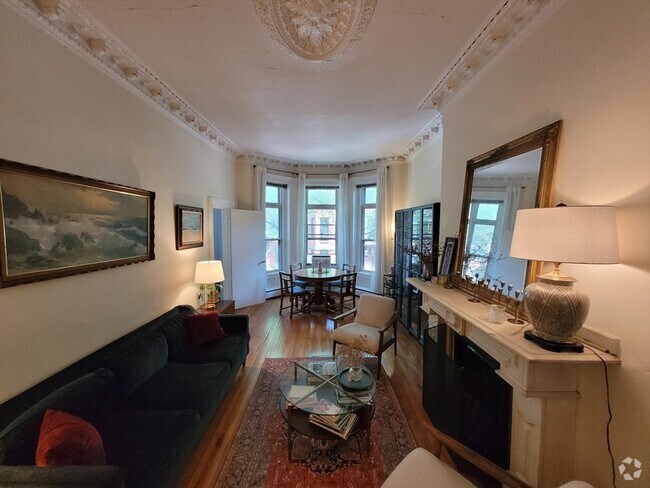 Building Photo - 30 Holyoke St Unit 2 Rental