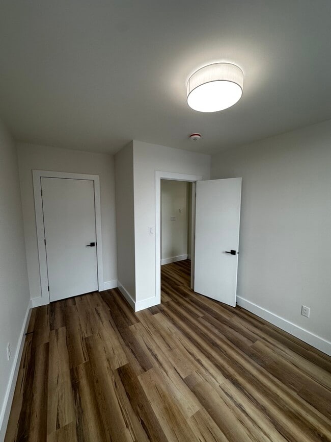 Building Photo - 13 Market Square