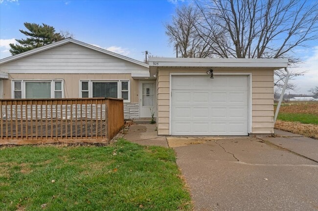 Photo - 925 2nd Ave E