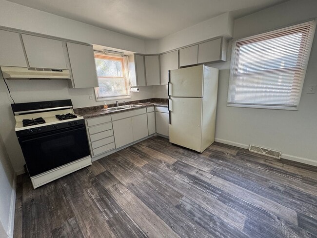 Photo - Now Renting in Springfield: 3 Bed and 1 Ba...