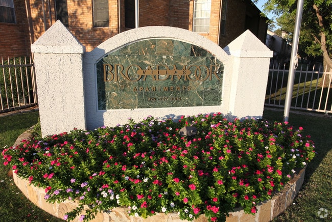 Broadmoor Villas - Broadmoor Villas