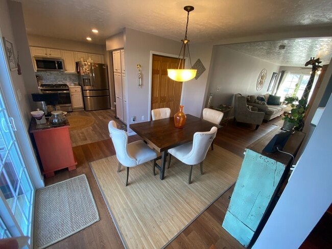 Photo - Gorgeous 3 bedroom 2.5 bath with one stall detached garage and fenced in backyard for rent!