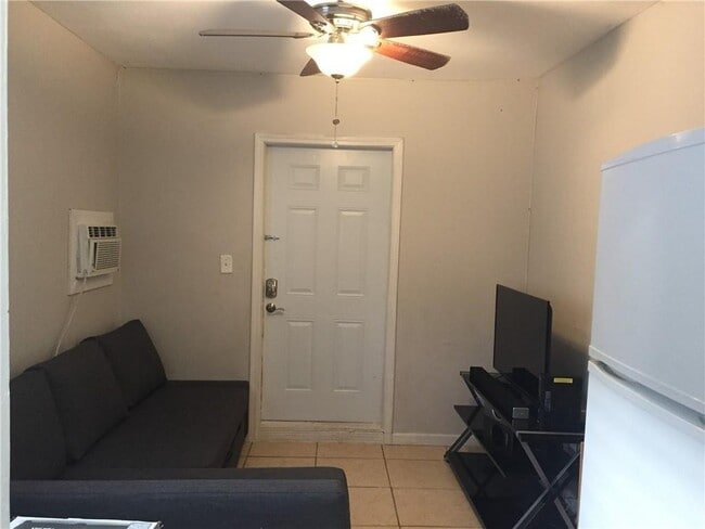 Photo - 340 NE 56th St Apartments Unit Efficiency