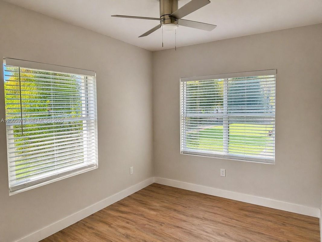 Photo - 576 NE 63rd St Unidad 4