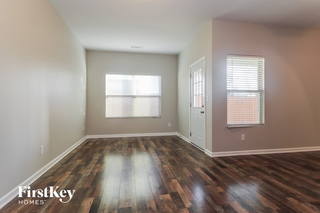 Photo - 109 Caledonian Cir