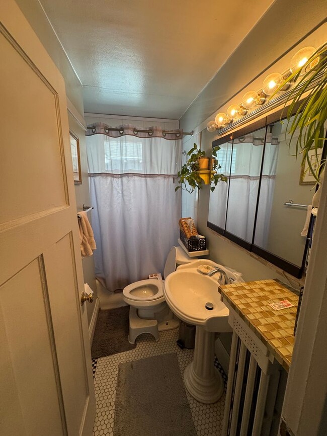 Photo - 1818-1820 E Newberry Blvd Unit 1818