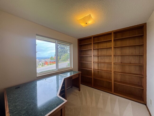 Photo - Stunning Three Bedroom With Amazing Views!