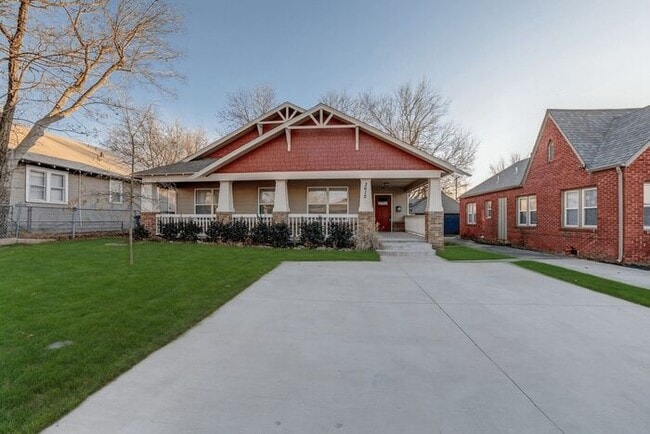 Photo - 3/2 Open And Bright Craftsman!