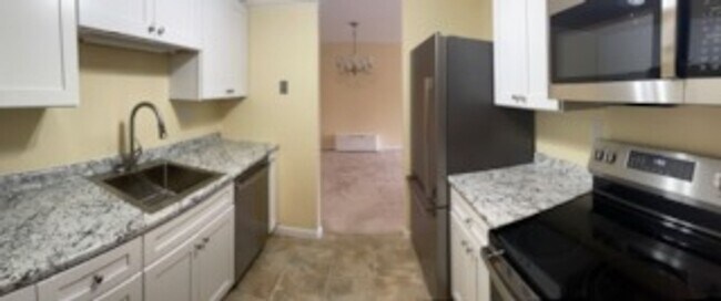 Photo - Oversized 2 bedroom unit in prime location Unit B9