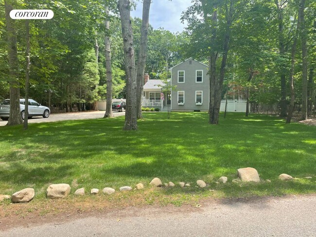 Photo - 35 Tyrone Dr