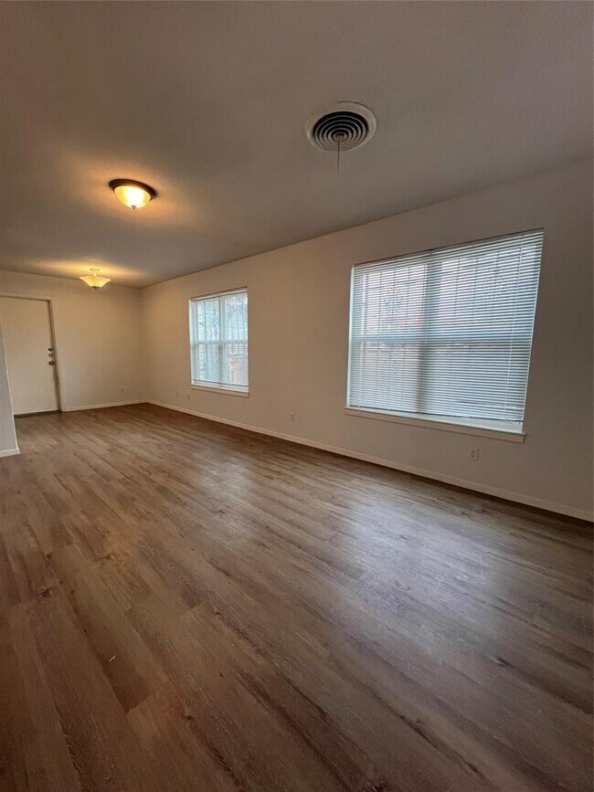 Photo - 6003 Cameron Rd