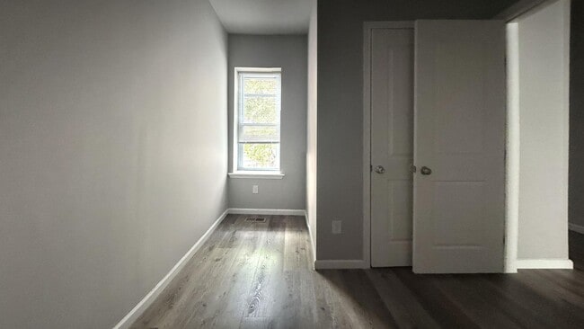 Photo - 121 N 59th St
