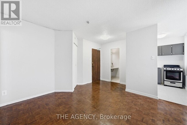 Photo - 2360 Dundas St W Unit 2719B