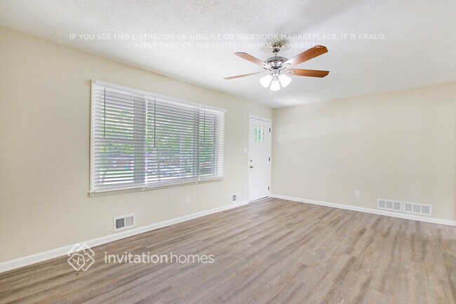 Photo - 3330 Scott Dr