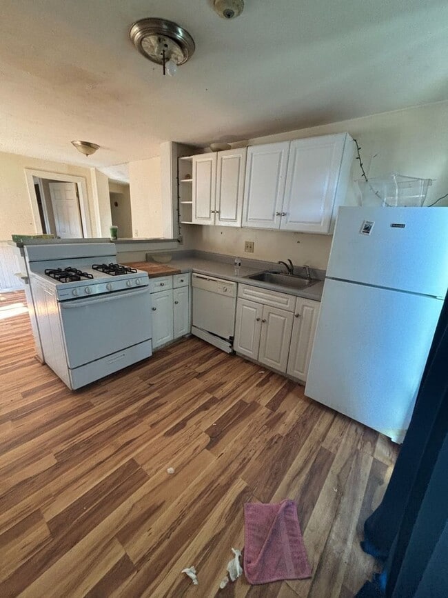 Building Photo - 17 Uni Unit 17 Uni #3