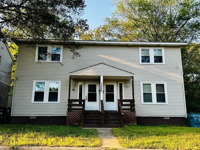 Building Photo - A Great Living Space in the Heart of the C... Rental