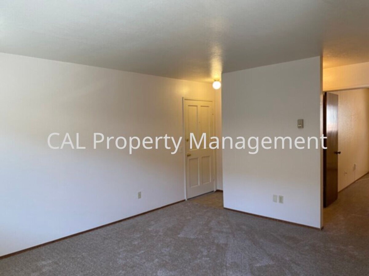 Photo - AMI-3050 SUNSET AVE.