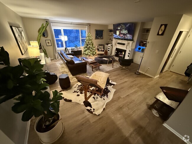 Building Photo - 13360 W Bluemound Rd Unit #4 Rental