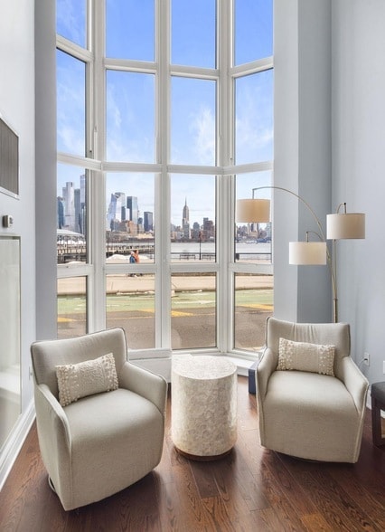 Photo - 1125 Maxwell Ln