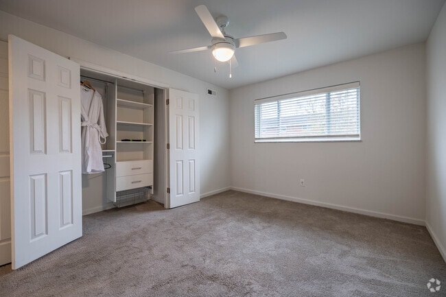 2BR, 1BA - 786SF - Primary Bedroom - Colonial Gardens