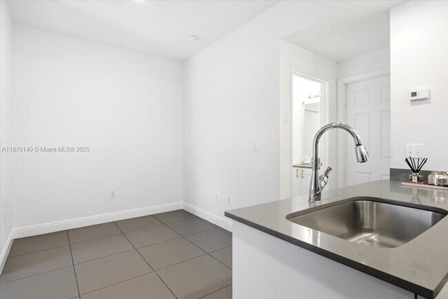 Photo - 541 NW 33rd St Unidad 4