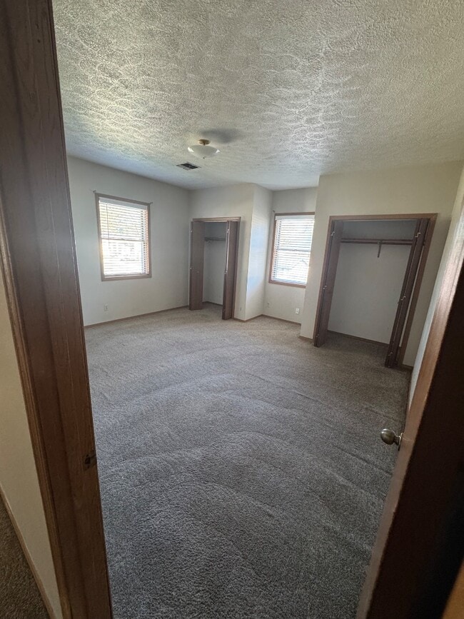 Photo - 675 N Chestnut St