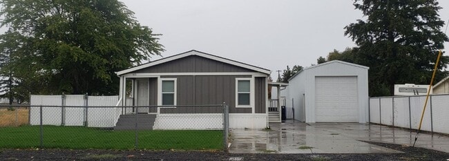 Building Photo - Beautiful 3-Bedroom Home with Bonus Room, ...