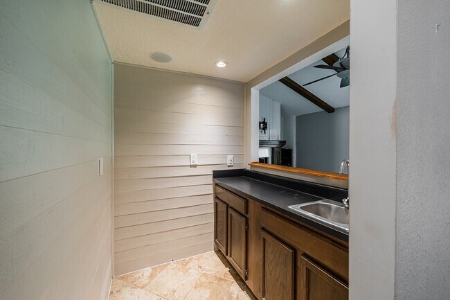 Photo - 10422 Gulfstream Ln