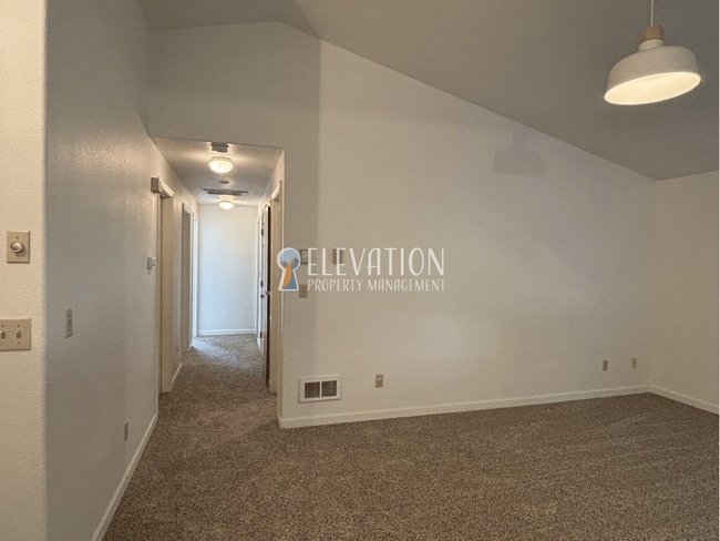 Photo - 3BR single-level rancher in SE Bend with large fully-fenced backyard