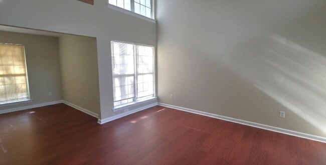 Photo - 4915 Lakebrooke Run