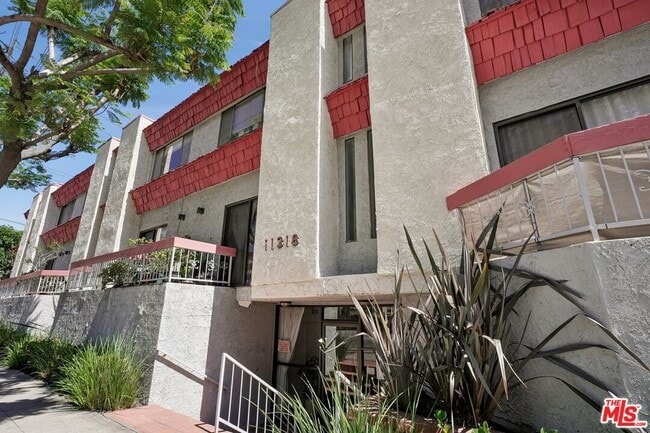 Photo - 11318 Ohio Ave Unidad 13