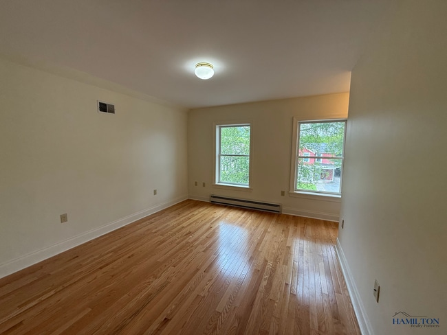 Building Photo - Milford St - 025 Unit 2