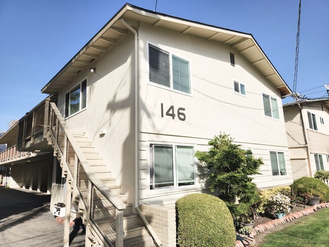 Building Photo - Madison146 Unit #4