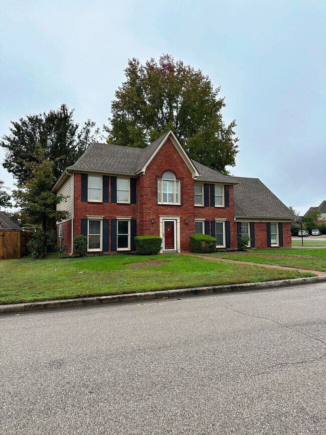 Building Photo - Huge 3 BD Home On A Corner Lot! Fully Fenc...