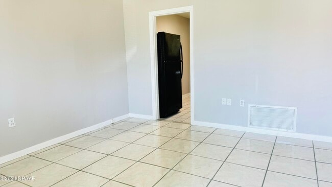 Photo - 215 Rockefeller Dr