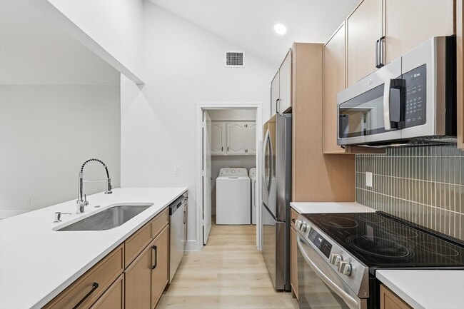dedicated laundry room off kitchen - 4813 Via Ventura