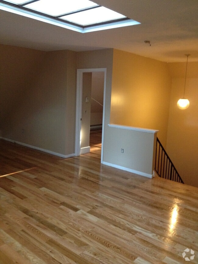Building Photo - 144 Dartmouth St Unit 2 Rental