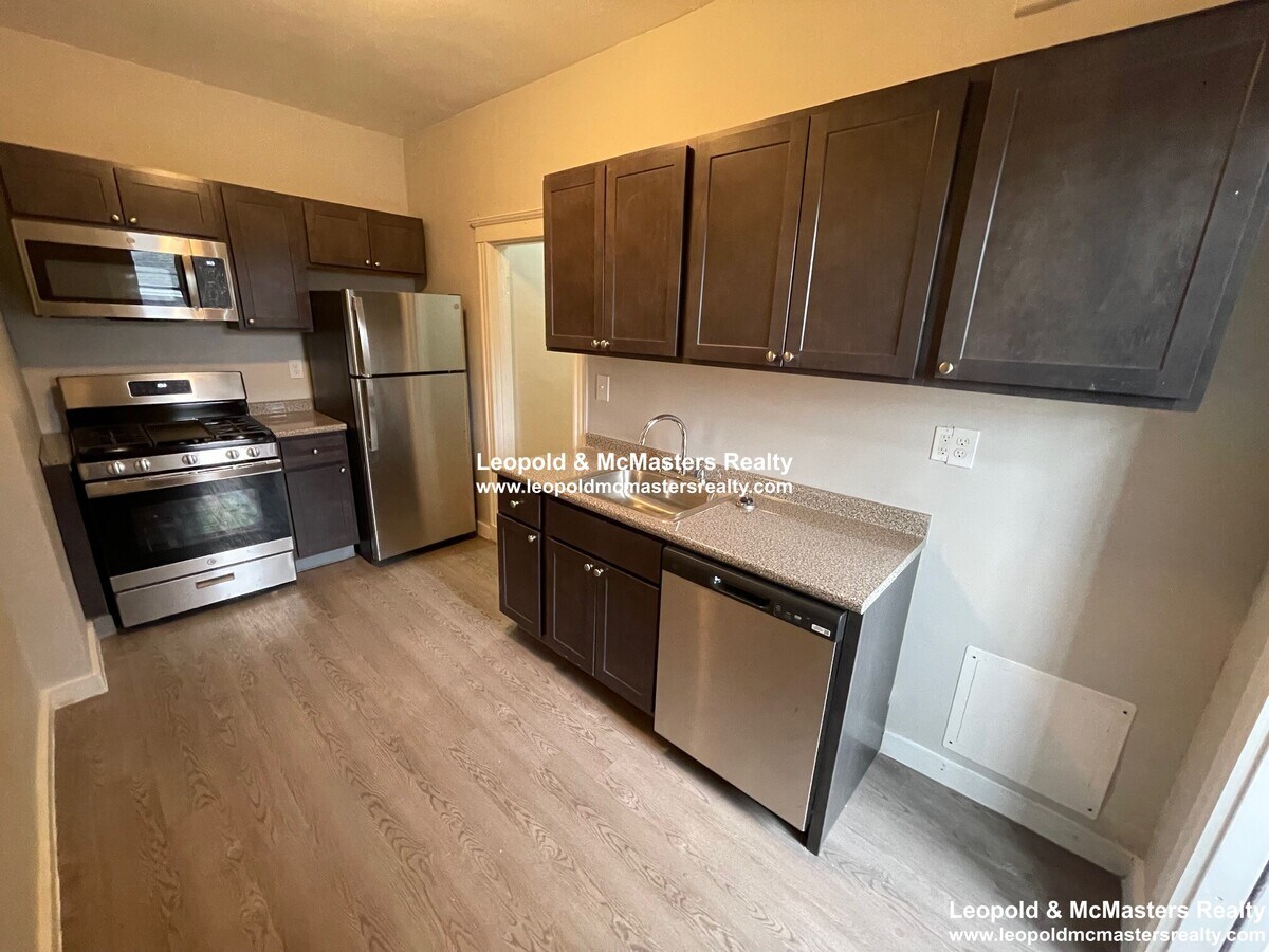 Photo - 1142 River St Unit 2R