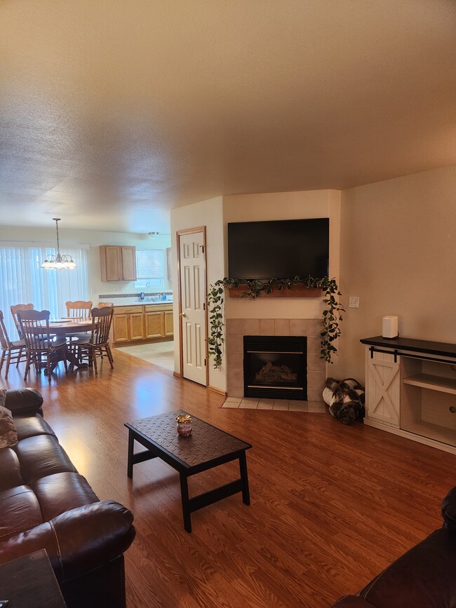 Photo - 4965 Universal Heights